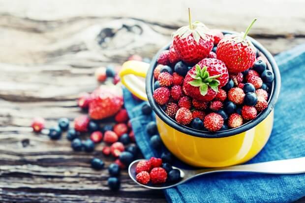 Пресните плодове влияят положително върху грижата за кожата.